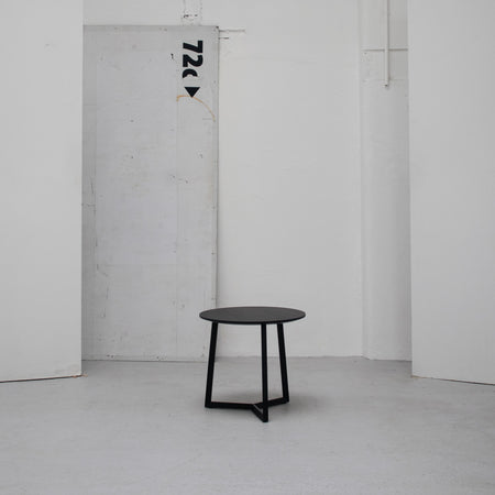 Teri Side Table Round - Med / Black + Oak