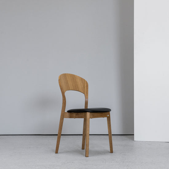 Hans K Rainbow Dining Chair Oak with black leather seat at EDITO